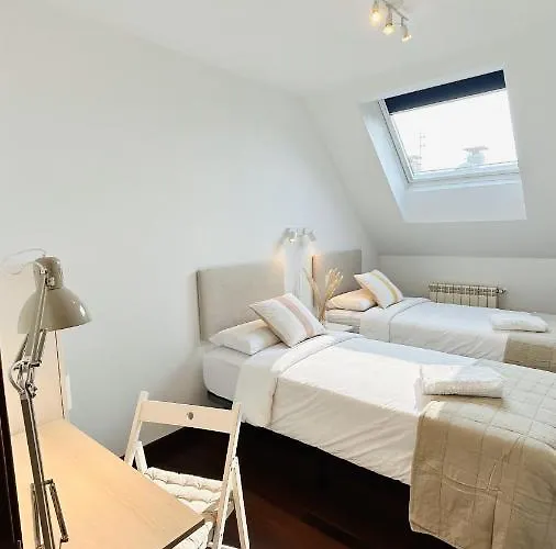 Atico Duplex Con Terraza En Santander דירה