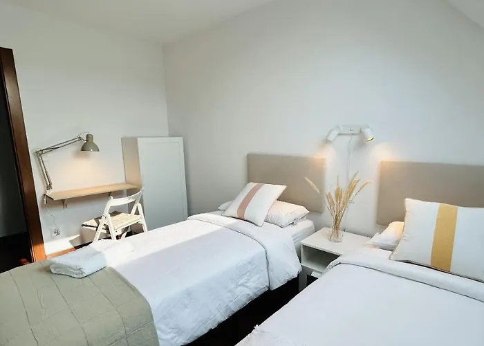 Atico Duplex Con Terraza En Santander דירה